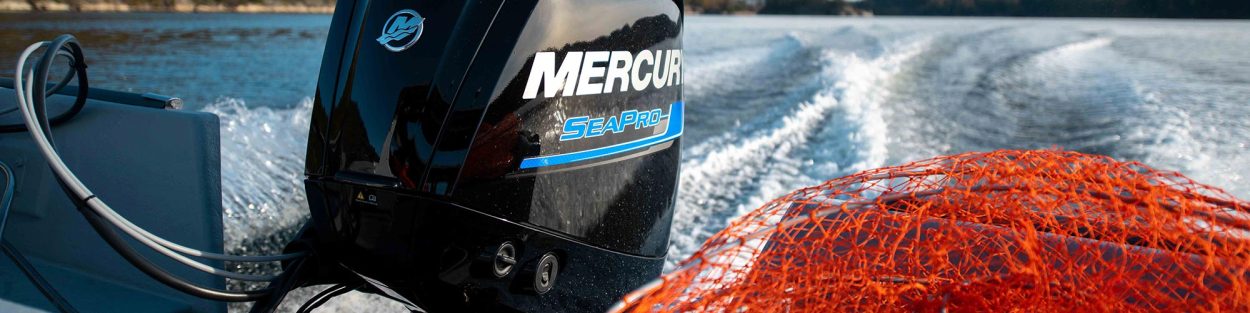 Båtmotor och propeller